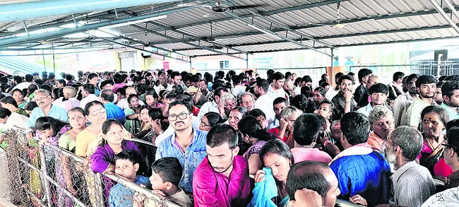భక్తులతో పోటెత్తిన భద్రగిరి