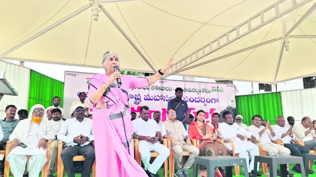 మైనార్టీల హక్కులు కాలరాస్తున్న కేంద్రం