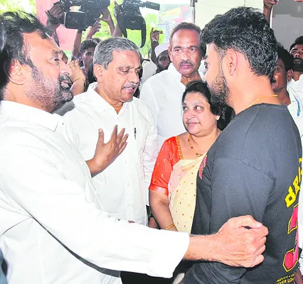 రాజకీయ నేపథ్యంలోనే హత్యాయత్నం