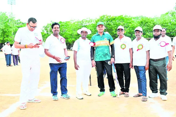 క్రీడలతో మానసికోల్లాసం : ఎస్పీ