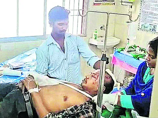 ట్రైన్ నుంచి జారిపడి సీఆర్పీఎఫ్ జవాన్కు గాయాలు