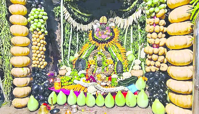 ఫ శాకంబరీ.. కారుణ్యమూర్తీ..