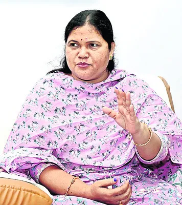 బిల్లులు, వేతనాలు అందకే అసంతృప్తి