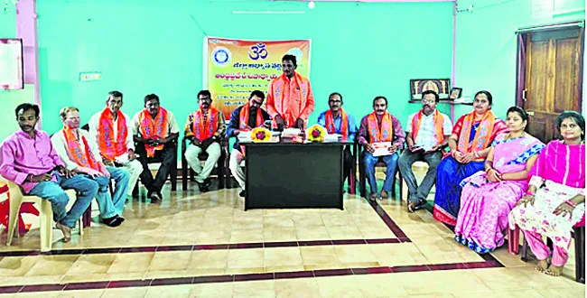ఉద్యోగ, ఉపాధ్యాయులకు బకాయిలు చెల్లించాలి 