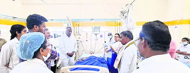 నిమ్స్‌లో గిరిజన బాలికకు మంత్రి పరామర్శ