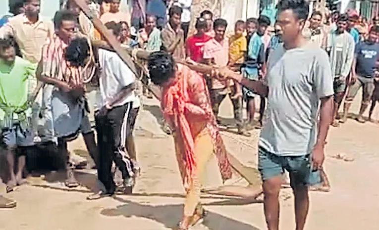 ప్రేమించుకున్న అన్నాచెల్లెళ్లు.. గ్రామానికే అరిష్టమని..!