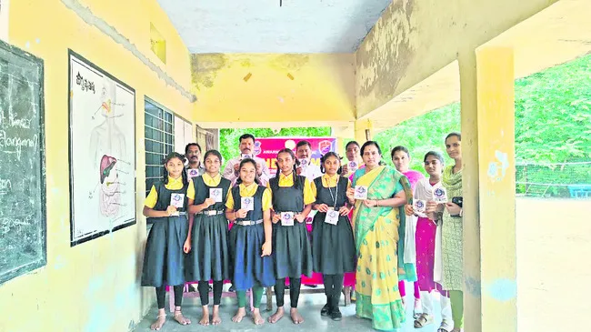 ఈవ్టీజింగ్కు పాల్పడితే కఠిన చర్యలు