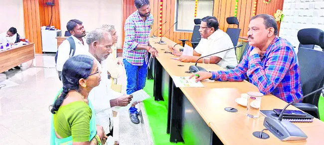 దరఖాస్తుల పరిష్కారానికి చర్యలు