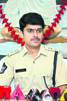 కుటుంబ కలహాలే నేపథ్యం..