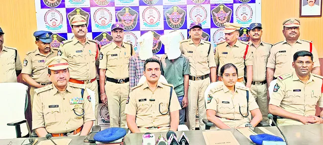 ఇద్దరు అంతర్రాష్ట్ర రైలు దొంగల అరెస్ట్