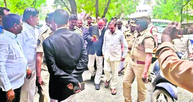 కాకాణ