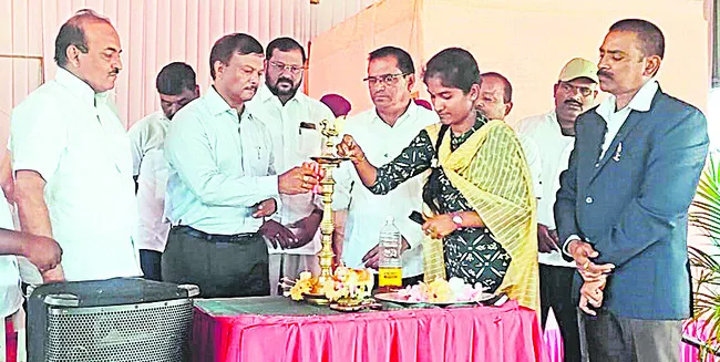 చదువుతో పాటు క్రీడల్లోనూ రాణించాలి