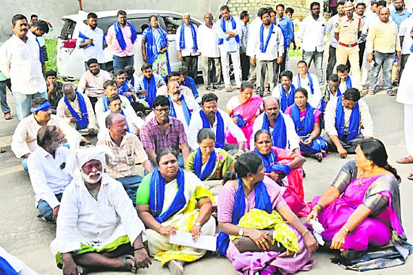 టీడీపీ కార్యకర్తల రాక్షసానందం