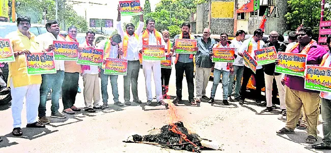 బాధ్యత మరిచి మాట్లాడుతున్న భట్టి