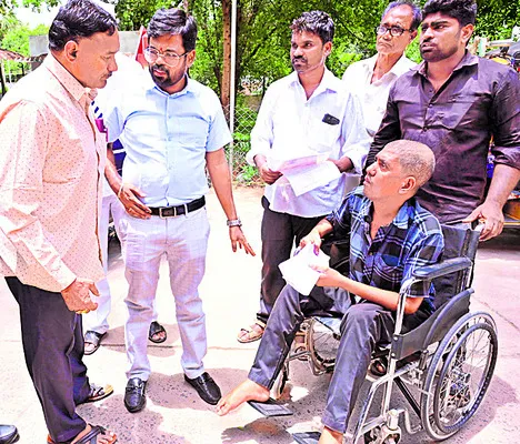 అర్జీలను సత్వరమే పరిష్కరించండి