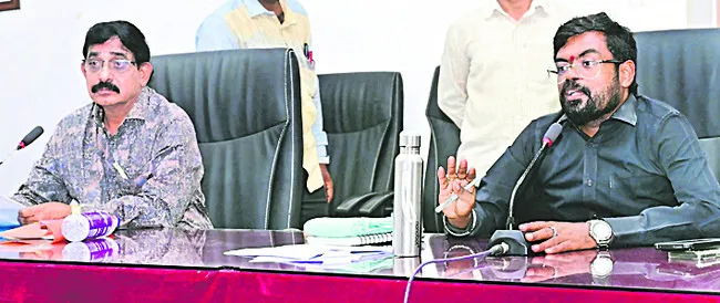 పాఠశాలల్లో విద్యార్థుల చేరికపై దృష్టి పెట్టండి 