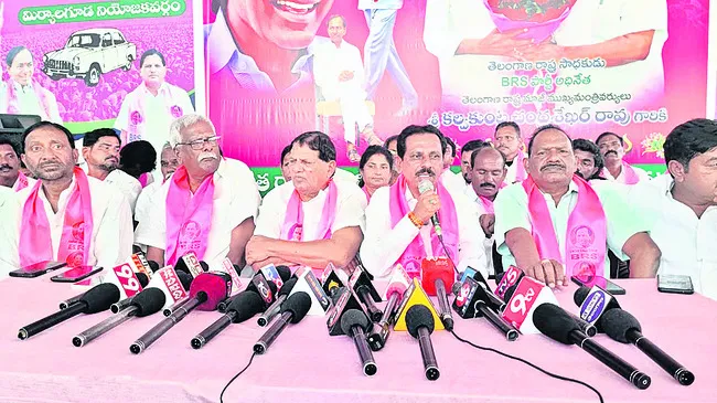 నీటిని తరలిస్తున్నా మంత్రి నోరుమెదపట్లే..
