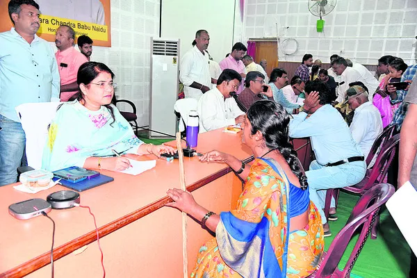 ప్రజా సమస్యల పరిష్కారంలో నిర్లక్ష్యం తగదు