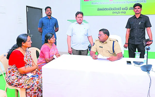 నకిలీ బంగారం అంటగట్టి మోసం