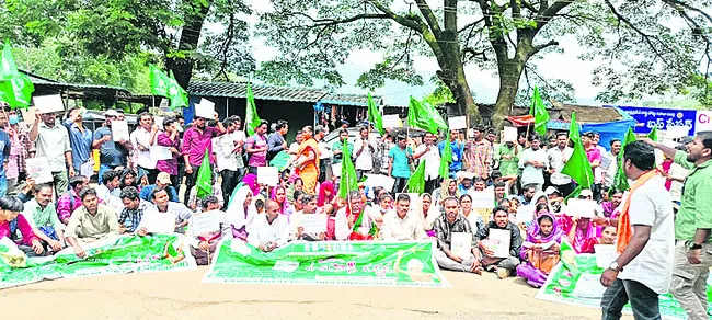 హామీ ఇచ్చి మోసం చేశారు 
