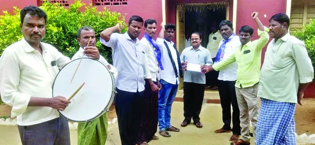 మంత్రి ఇలాకాలో విద్యార్థులకు అందని కోడిగుడ్లు