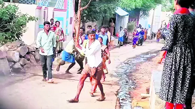 టీడీపీ నాయకుల దాష్టీకం