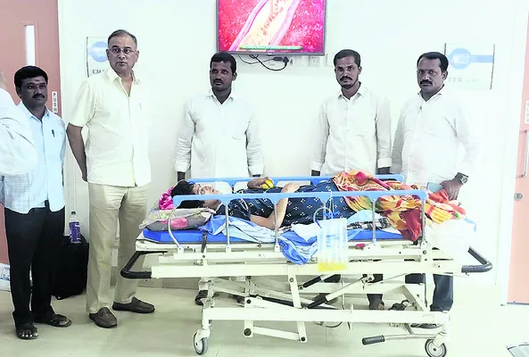 సింధుకు అండగా ఎంపీ, మంత్రి