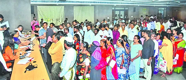 అర్జీలు సత్వరం పరిష్కరించాలి