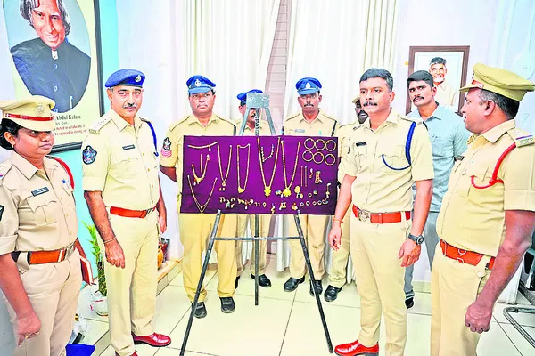 జాతీయ చేనేత, హస్తకళ విభాగంలో  జిల్లాకు మొదటి బహుమతి 