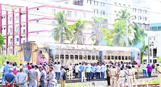 అగ్నిప్రమాదంపై అనుమానాలెన్నో