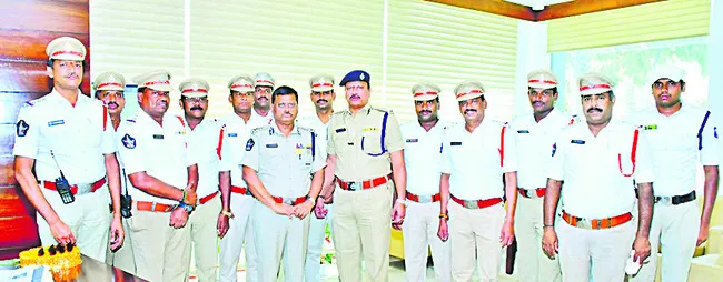 సీపీకి అభినందనలు
