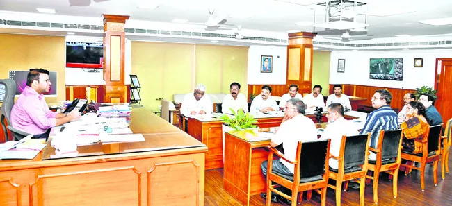 మౌలిక సదుపాయాలపై ప్రత్యేక దృష్టి