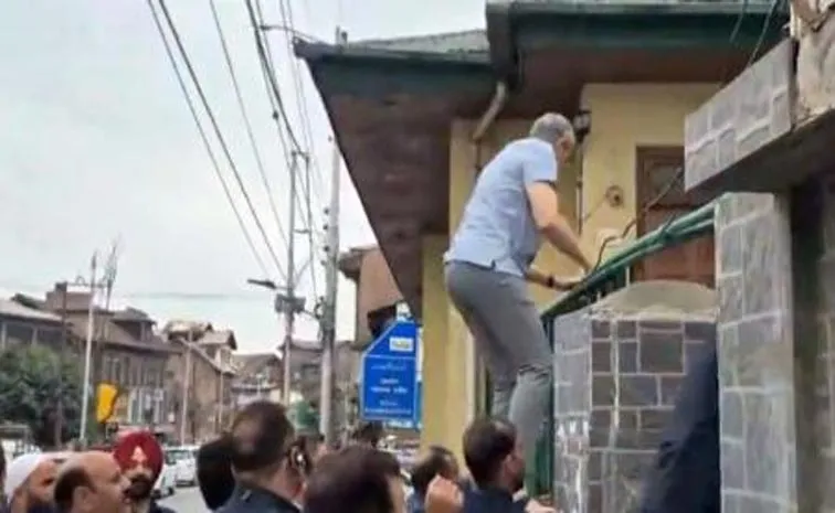 JK CM Omar Abdullah Scales Graveyard Gates To Offer Tributes To Martyrs