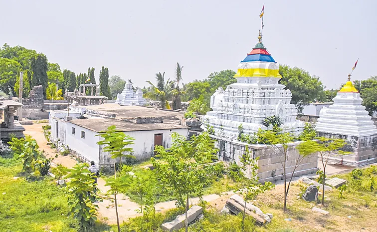 కొలనుపాక సోమేశ్వరునికి మహర్దశ