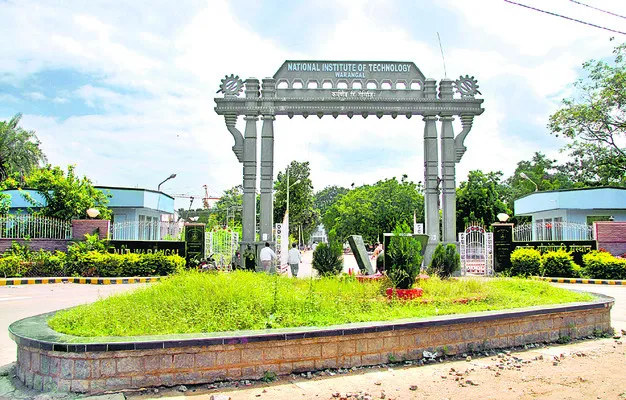 నిట్‌ వరంగల్‌లో బాంబు కలకలం