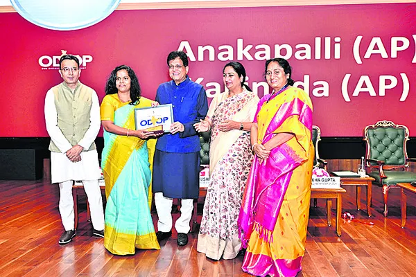 బొమ్మను చేసి.. ప్రాణం పోసి.. 