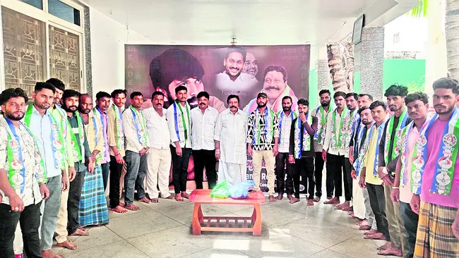 వైఎస్సార్‌సీపీలో చేరిక 