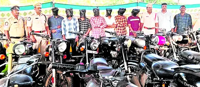 బుల్లెట్ బైక్ దొంగల అరెస్ట్
