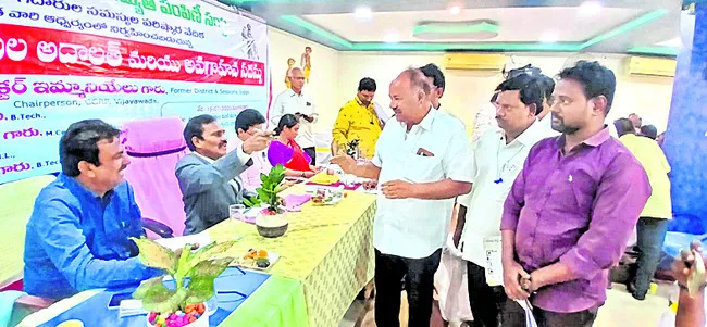 విద్యుత్ సమస్యలపై నిర్లక్ష్యం వహిస్తే కఠిన చర్యలు