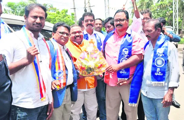 దళితులపై దాడులను అరికట్టాలని వినతి