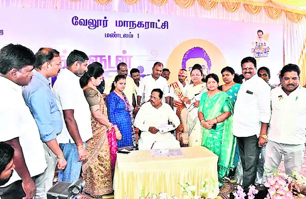 రజనీ మాటలను ఆహ్వానిస్తున్నాం !