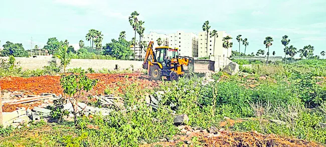 ఎఫ్టీఎల్లో ఆక్రమణల తొలగింపు