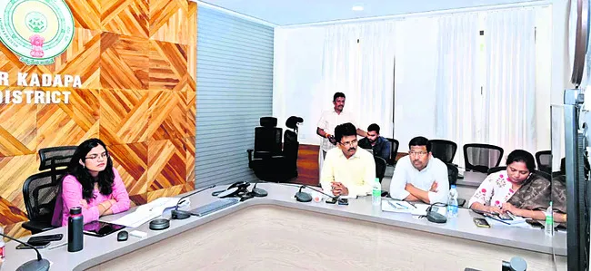 గ్రామస్థాయికి జన్ సురక్ష పథకాలు