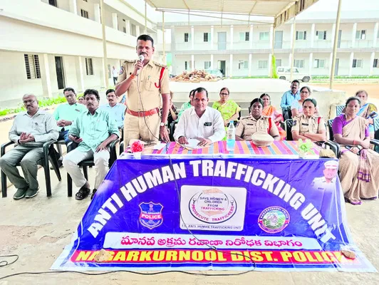 మహిళలు ఆత్మవిశ్వాసంతో ముందుకు సాగాలి 
