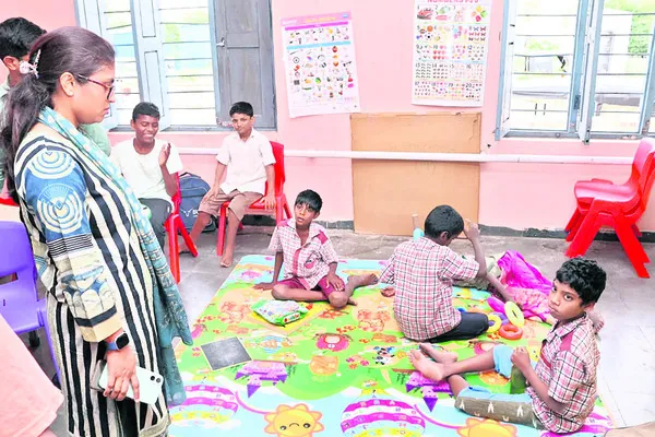 భవిత కేంద్రాల్లో అన్ని వసతులు కల్పించాలి