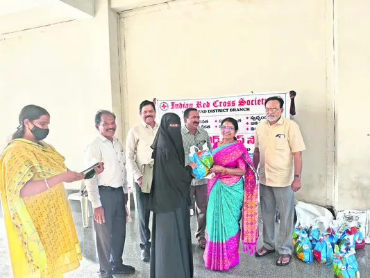 న్యూట్రిషన్ కిట్ల పంపిణీ