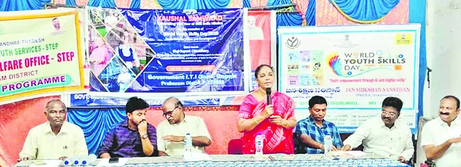 ఏడుగురు వైఎస్సార్సీపీ కౌన్సిలర్ల సస్పెన్షన్