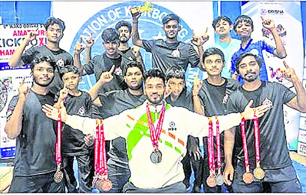 బాక్సింగ్‌ పోటీల్లో పతకాల పంట 