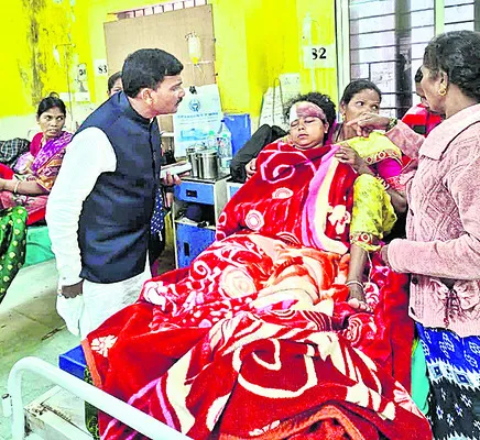 గుప్తేశ్వరం ప్రమాద బాధితులకు ఎమ్మెల్యే పరామర్శ 