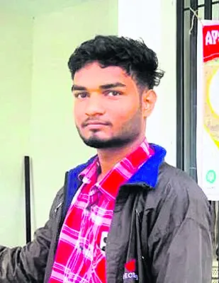 కాలేజీకి వెళ్తున్నానని చెప్పి..